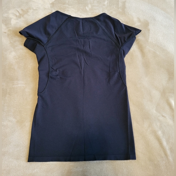 Knix sweat proof v neck tshirt - Picture 2 of 4